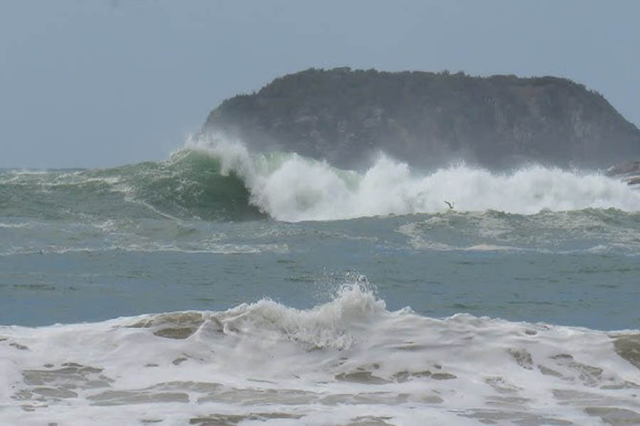 Turista é levado pelo mar na Praia das Conchas em Cabo Frio-RJ
