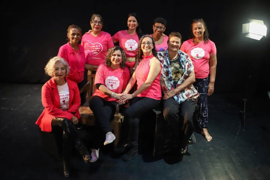 Parque dos Pássaros recebe exposição da campanha Outubro Rosa em Rio das Ostras-RJ