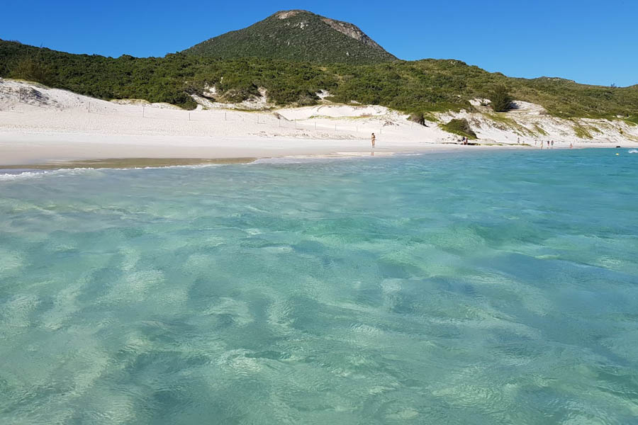 Arraial do Cabo-RJ reforça mérito ambiental com hasteamento da Bandeira Azul