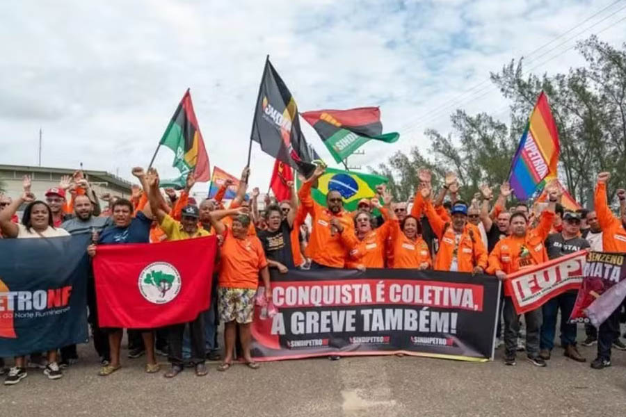 Protesto bloqueia heliporto no Farol de São Thomé em Campos dos Goytacazes-RJ