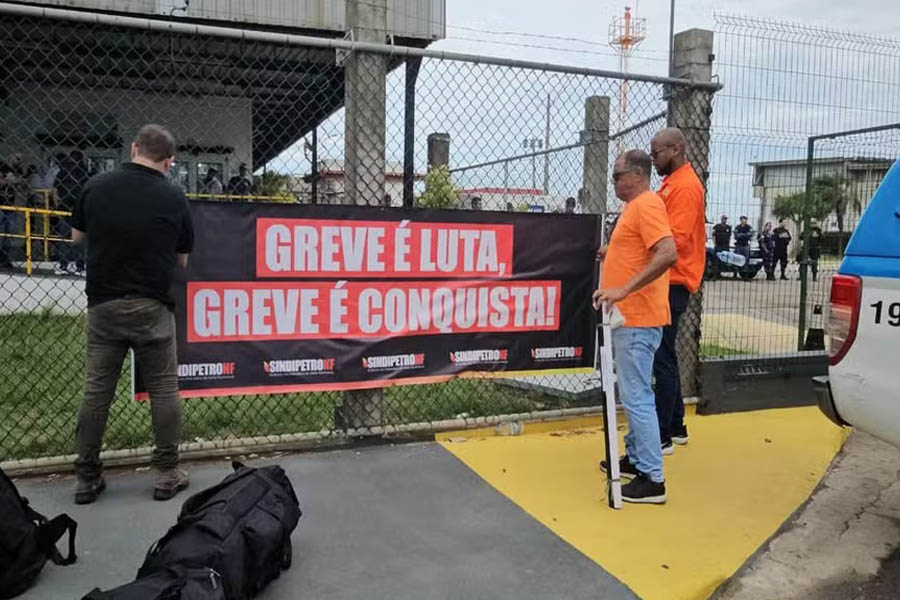 Greve de petroleiros paralisa plataformas no Norte Fluminense