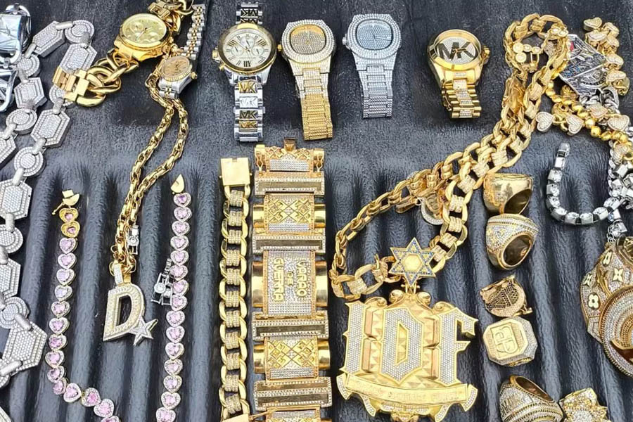 Família do traficante Peixão é detida pela PRF tentando deixar o país com fortuna em joias