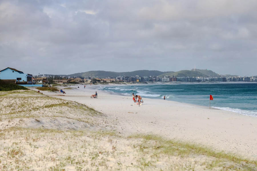 Cabo Frio-RJ proíbe estacionamento em trecho da orla da Praia do Foguete