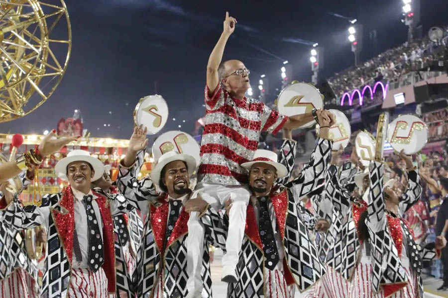 Viradouro é campeã do carnaval 2026 no Rio de Janeiro