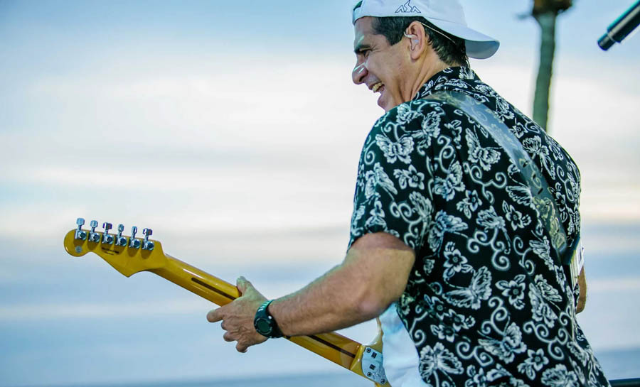 Durval Lelys comanda trio elétrico na orla de Macaé-RJ neste domingo