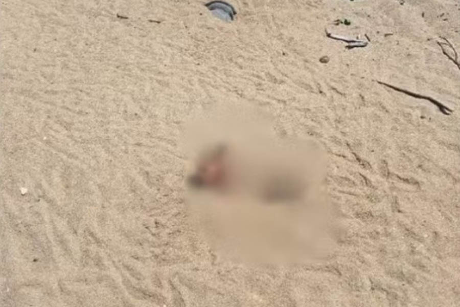 Polícia de Campos dos Goytacazes-RJ acha cadáver em areia da Praia do Farol de São Tomé