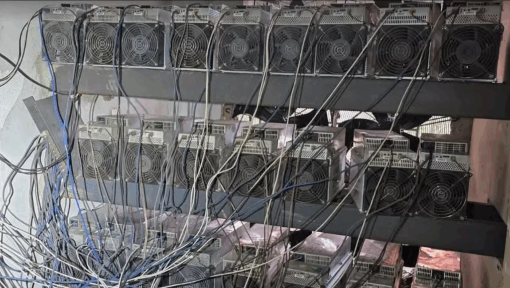 Autoridades descobrem central de mineração de ativos digitais do CV no Rio